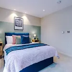 Exquisite Abode - Sleeps 6 Apartman