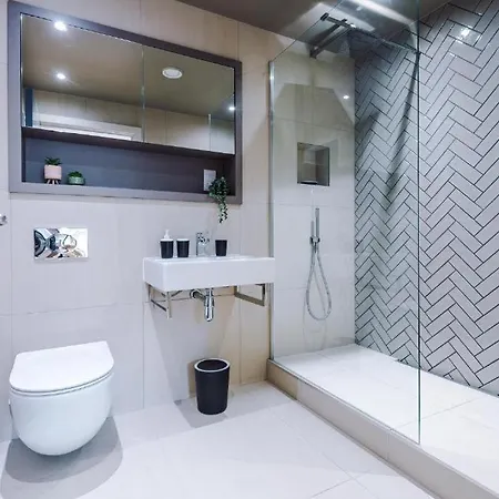 Appartement Exquisite Abode Sleeps 6! *