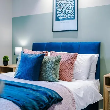 Exquisite Abode Sleeps 6! York