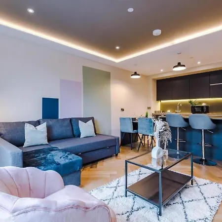 Exquisite Abode Sleeps 6! Apartment York