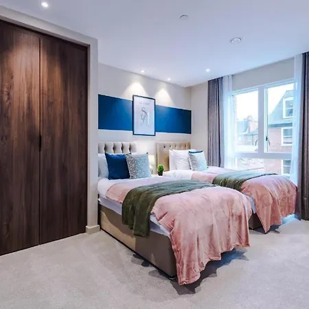 Exquisite Abode Sleeps 6! Apartment