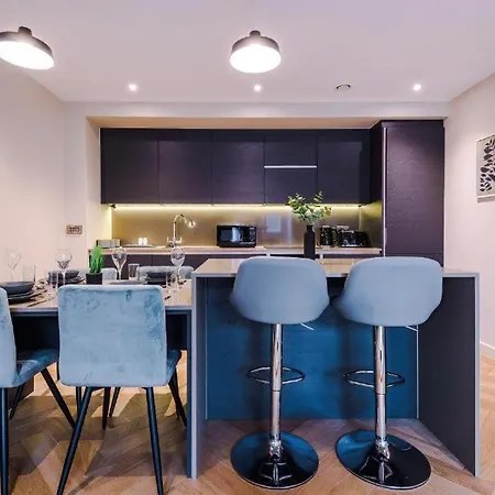 Exquisite Abode Sleeps 6! *