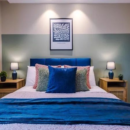Exquisite Abode Sleeps 6! *