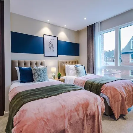 Apartment Exquisite Abode Sleeps 6! York