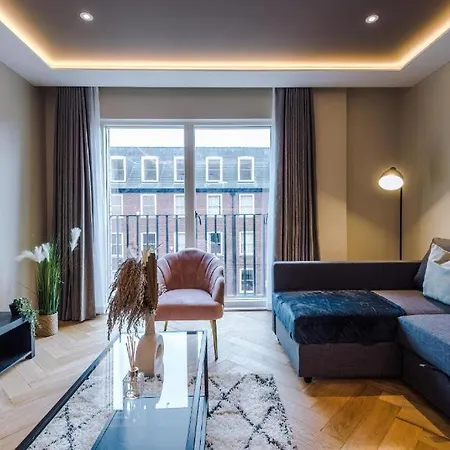 Exquisite Abode Sleeps 6! York